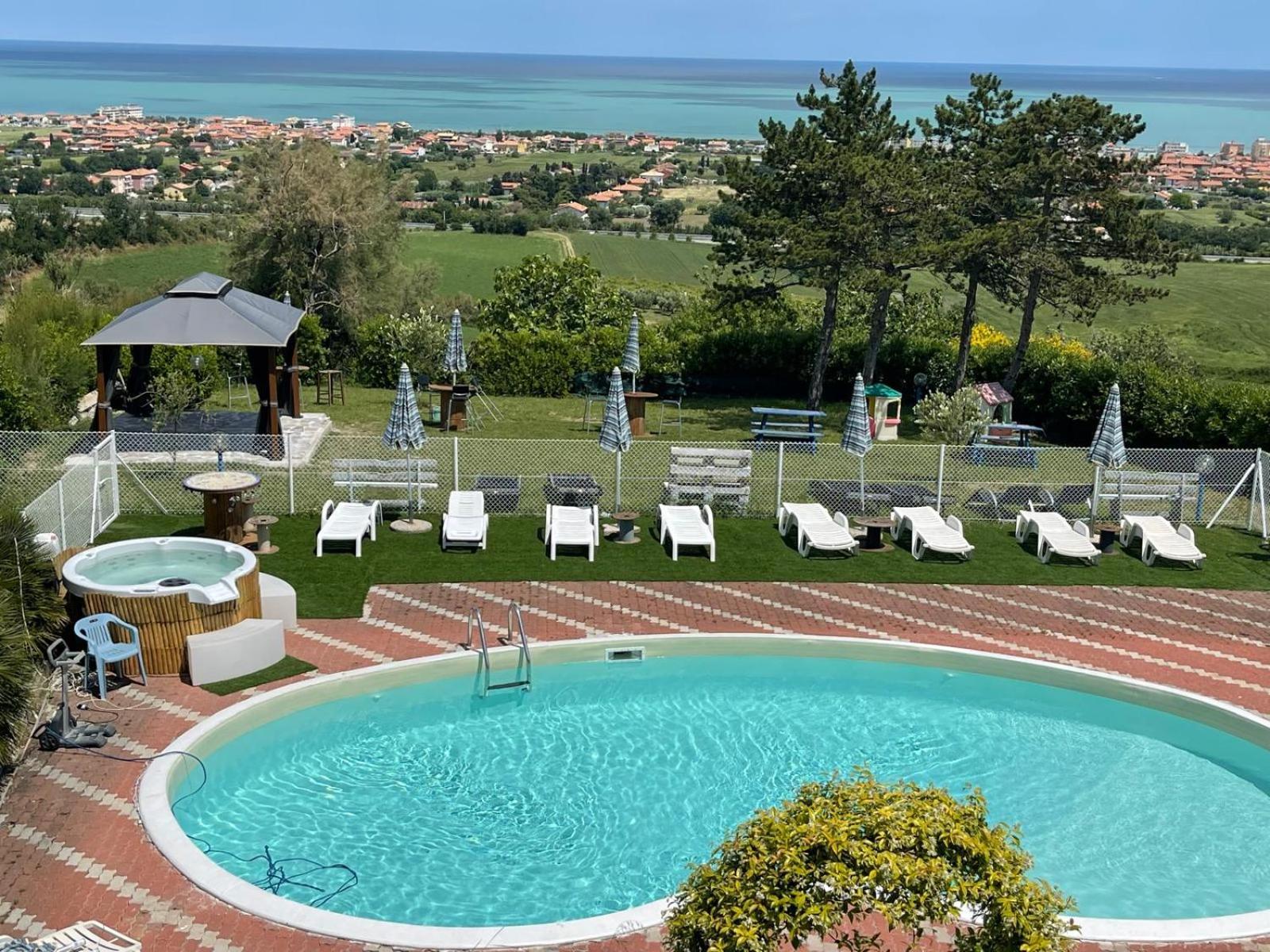 B&B Villa Alma San Costanzo 外观 照片